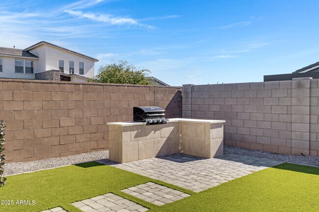 Building Photo - 10051 E Talon Ave