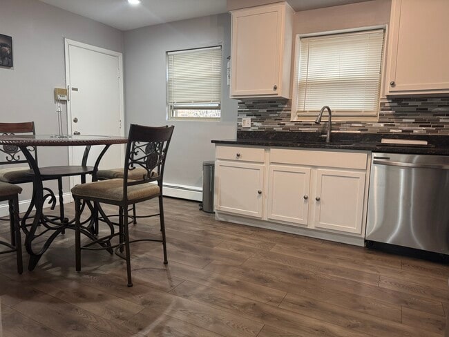 Building Photo - 1709 W Estes Ave