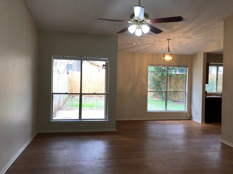 Building Photo - 4504 Dorsett Oaks Cir