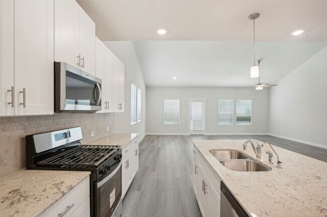 Building Photo - 1567 King Rnch Rd