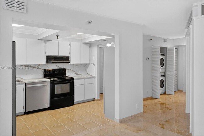 Building Photo - 2401 Collins Ave