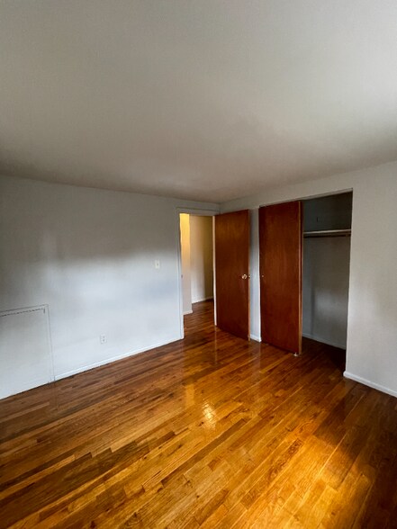 Building Photo - 939 Woodhill Dr