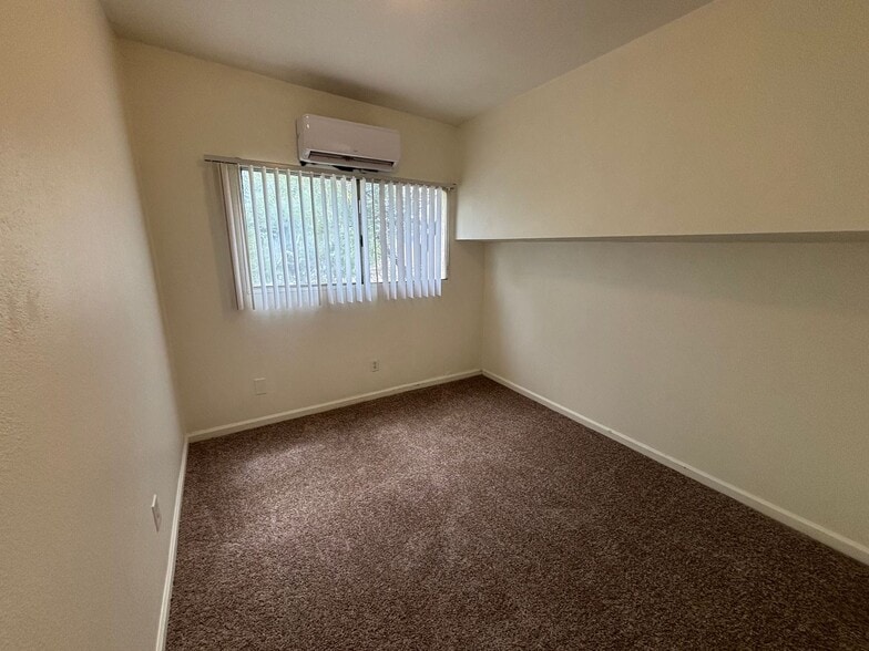 Building Photo - 1 E Navajo Rd