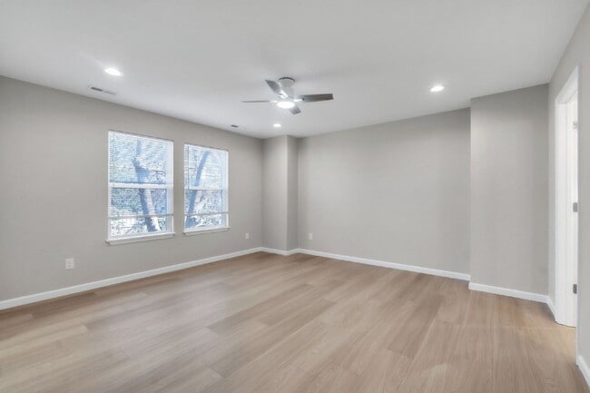 Building Photo - Elegant 3 Bedroom, 2.5 Bathroom Duplex with 1-Car Garage in Woodruff $1750/mo rent