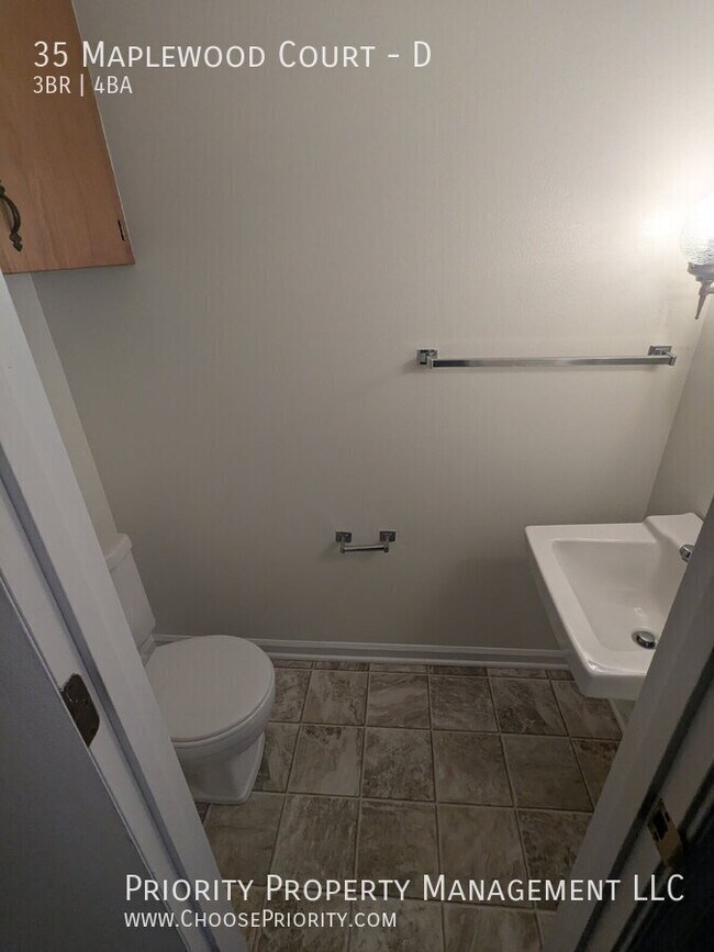 Building Photo - 35 Maplewood Ct