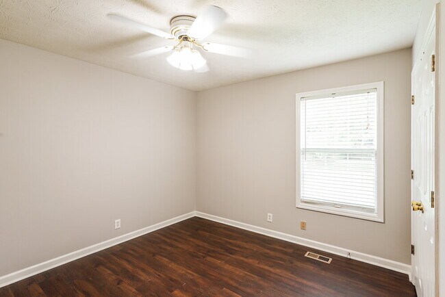 Building Photo - 318 Huntington Dr