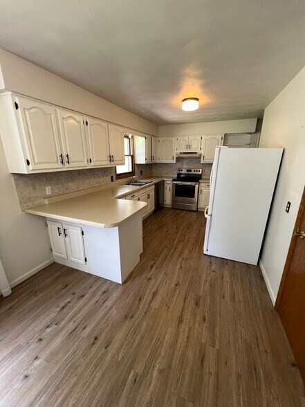 Building Photo - 1720 Heuss Ave
