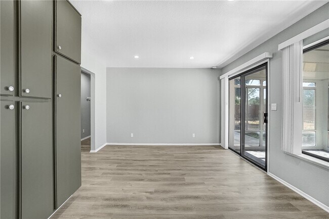 Building Photo - 1721 Viridan Ave