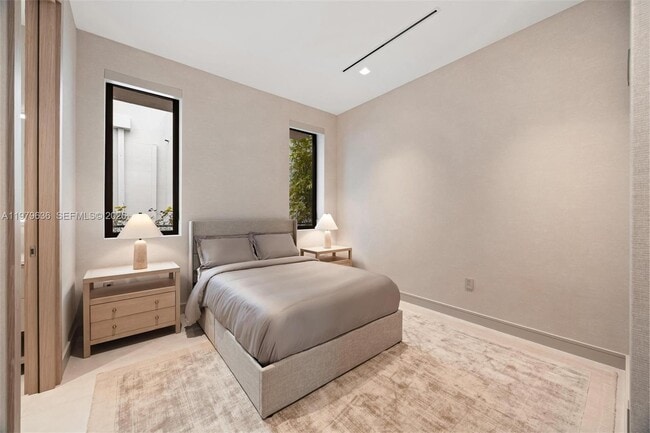 Building Photo - 723 NE 77th St