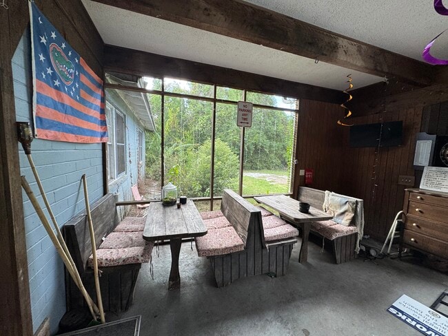 Built in seating - 1536 NW 7th Ave