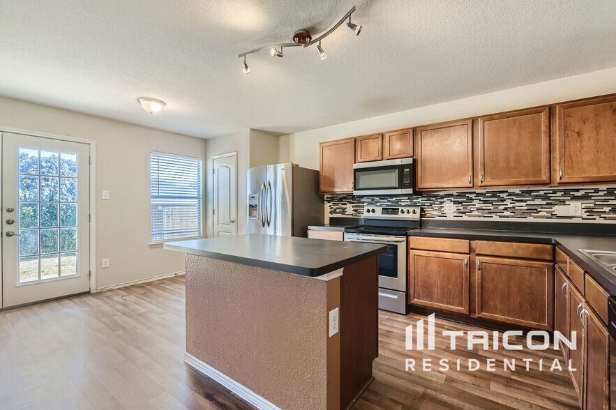 Building Photo - 7156 Little Mohican Dr