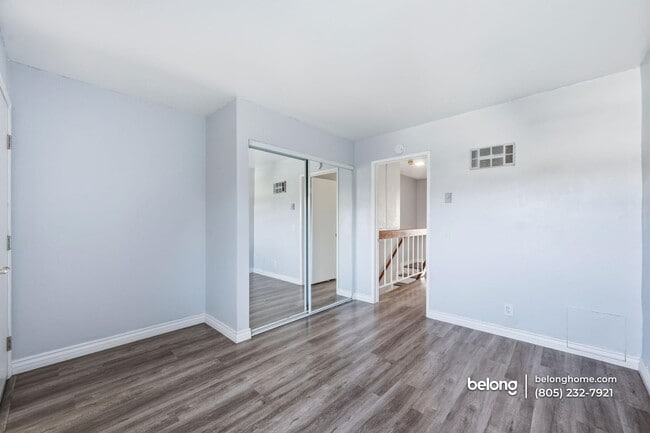 Building Photo - 267 S Ventura Rd