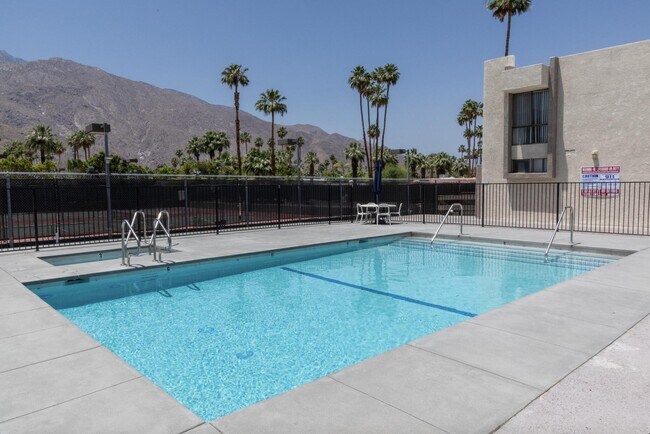Building Photo - 1400 E Palm Canyon Dr