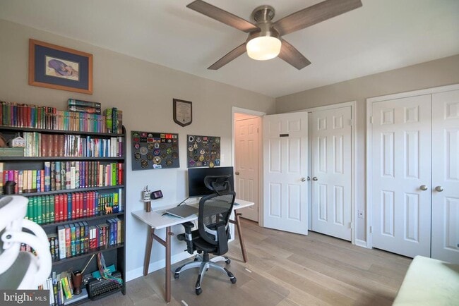 Building Photo - 332 S Alfred St