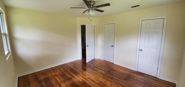 Building Photo - 854 Allison St