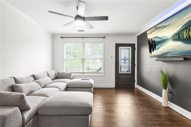 Building Photo - 545 Elmwood Rd NW