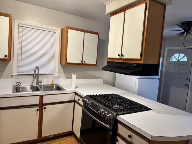 Building Photo - 1561 Marble St