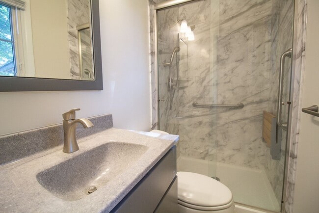 Building Photo - Beautiful 4 Bedroom House | 126th & Center
