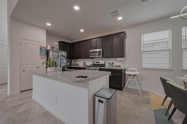 Building Photo - 14214 Singing Oaks Trl