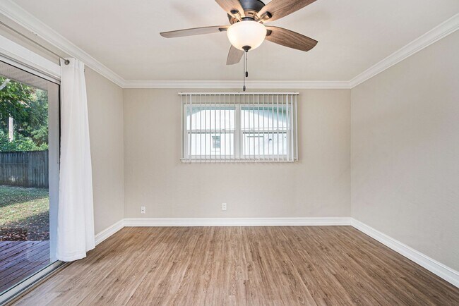 Building Photo - Port Orange 3 bed, 1.5 bath home directly ...