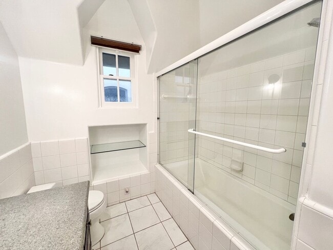 Building Photo - Charming Two Story Home in Belmont Shore near 2nd Street