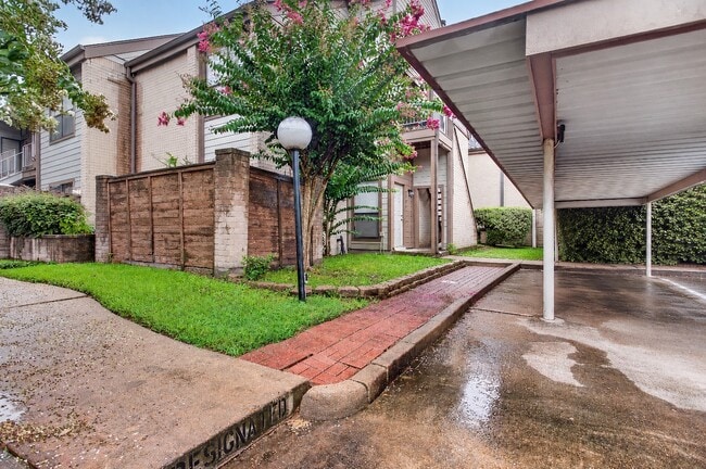 Building Photo - 8241 Sands Point Dr