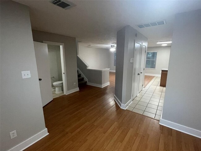 Building Photo - 906 Yacht Ct