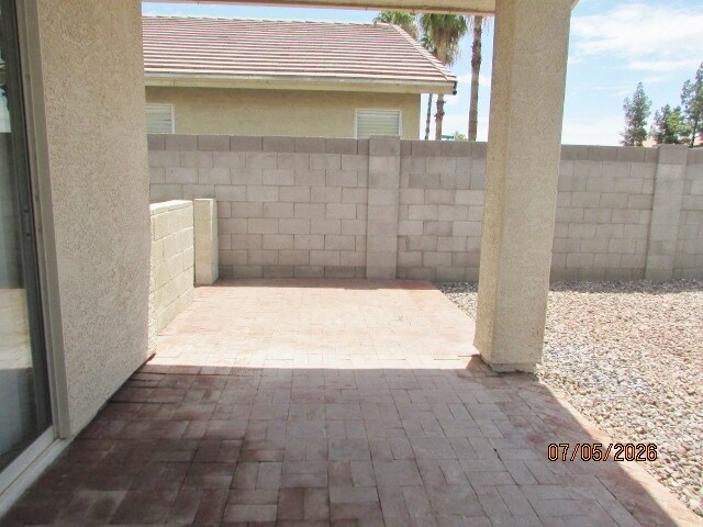 Building Photo - 6135 W Navajo Dr