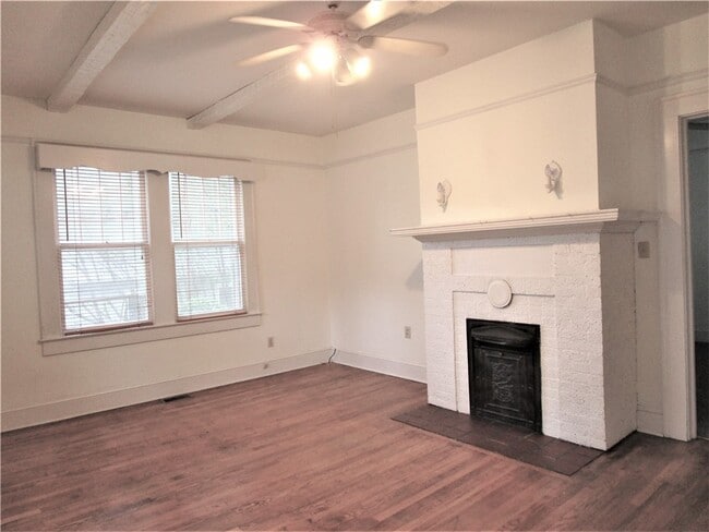 Building Photo - 2413 Pope Dr