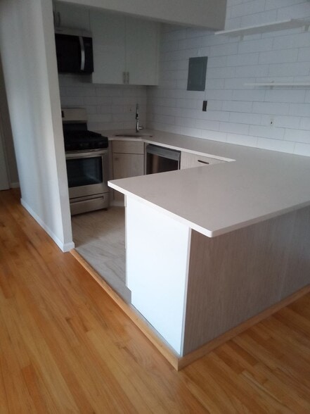 Building Photo - Pine Street Square