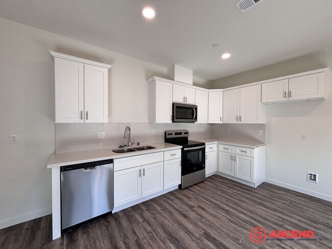 Building Photo - 6012 Curvy Hills Dr