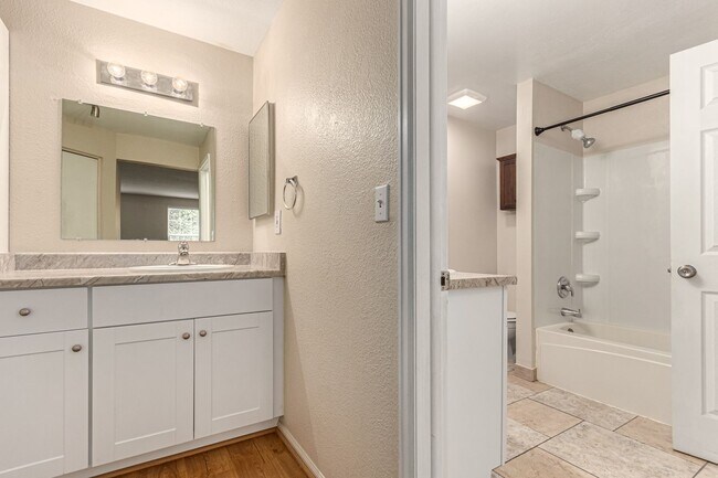 Building Photo - 2 Bed 1.5 Bath Updated Arvada Condo - Available June 5th