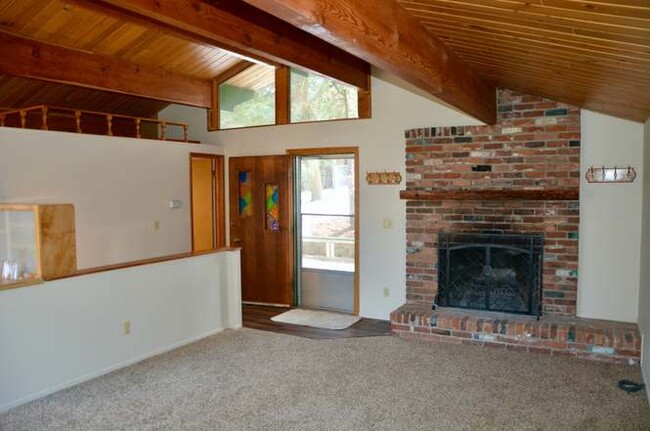 Building Photo - 31587 Circle View Dr
