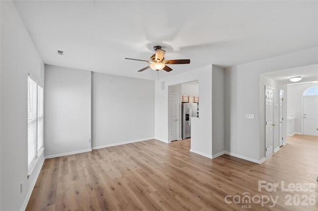 Building Photo - 4957 Sunburst Ln