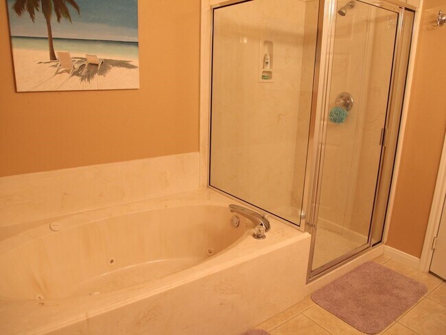 Building Photo - 3722 Laguna Dr