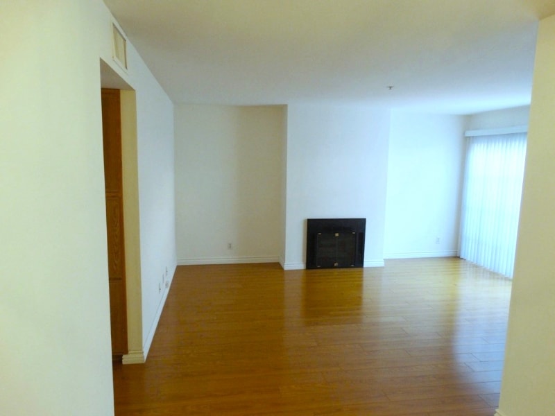Building Photo - 143 S Hayworth Ave