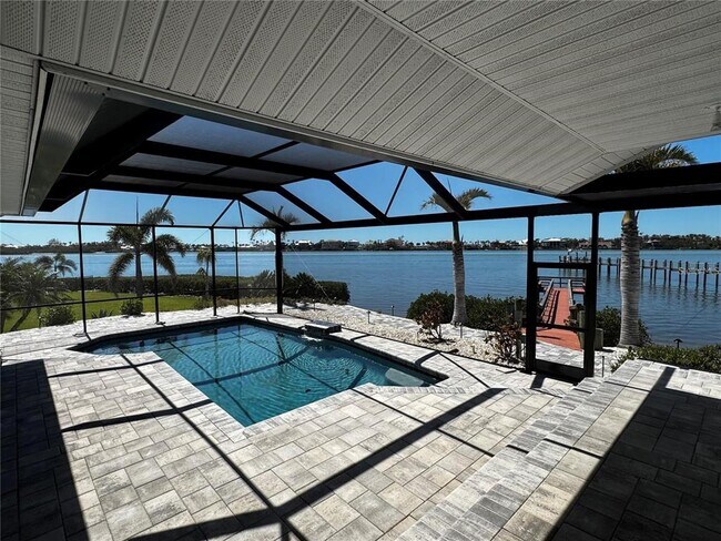 Building Photo - 2287 Bayshore Rd