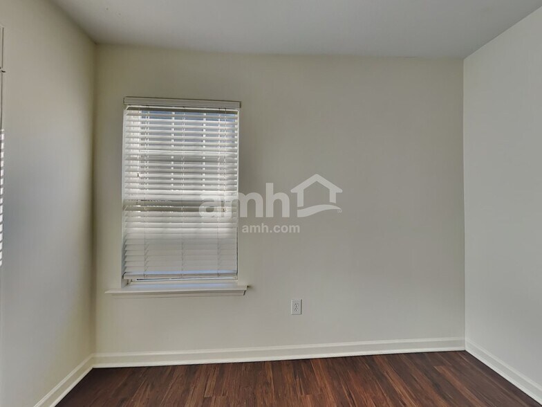 Building Photo - 16 Slow Creek Dr