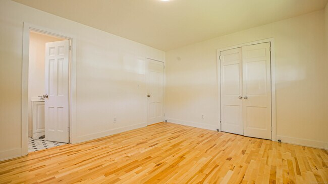 Building Photo - 25 Oakleaf Dr