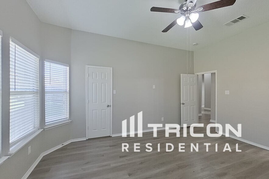 Building Photo - 521 Spicewood Dr