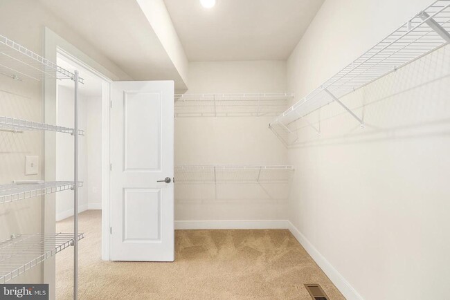 Building Photo - 1743 Riverbluff Ave