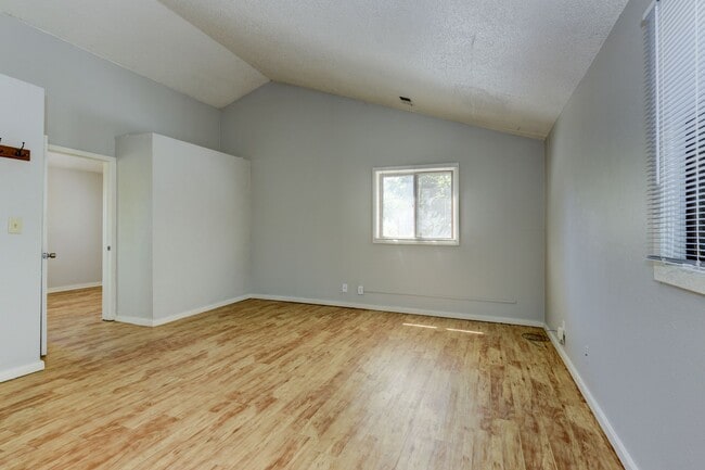 Building Photo - 840 North St