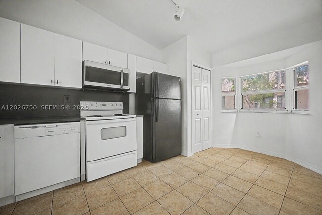 Building Photo - 1241 SE 29th St