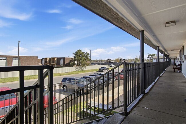 Building Photo - Convenient Location 1 bed 1 bath apartment - HVAC