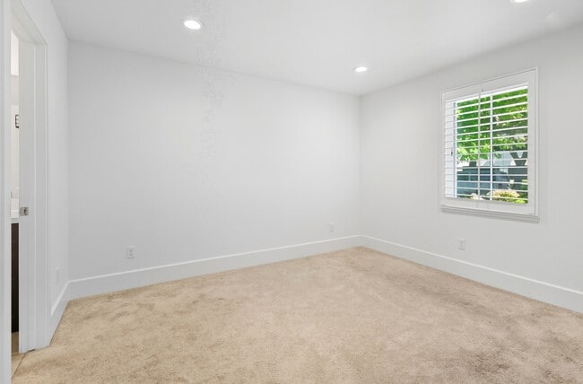 Building Photo - 39527 Stevenson Pl