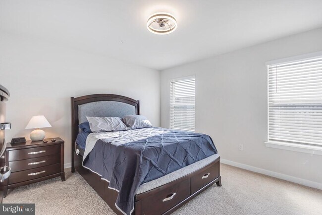 Building Photo - 345 Soft Rush Ln