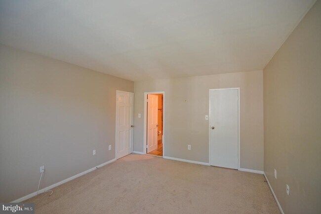 Building Photo - 9702 Kingsbridge Dr