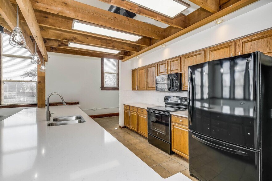 Building Photo - 249 N Athenian Ave