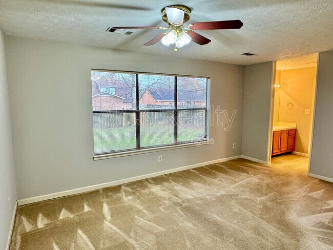 Building Photo - 6008 Woodrun Ct