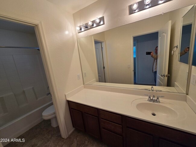 Building Photo - 3538 E Carla Vista Dr